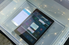 Планшет iPad Pro 9.7 в воде