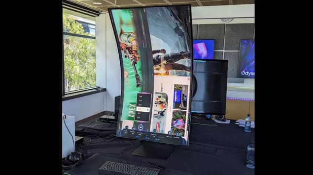 Вертикальная позиция Samsung Odyssey Ark UHD 55