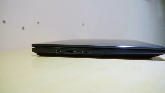 Порты справа Asus Zenbook Pro 16X OLED