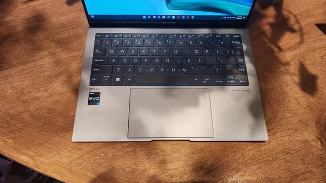 Огромный тачпад ZenBook S 13 OLED