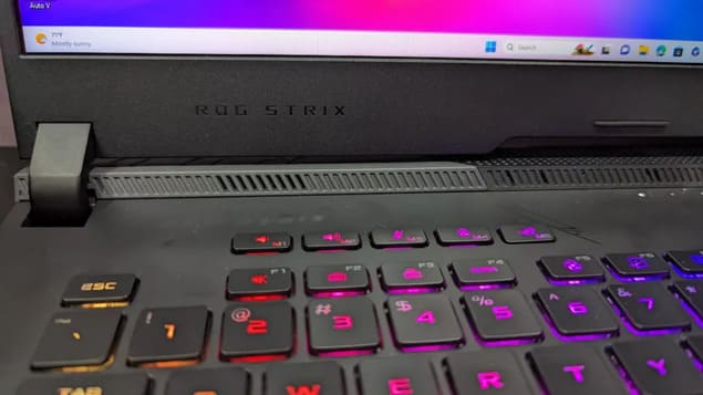 Петли и воздуховоды Asus ROG Strix Scar 17