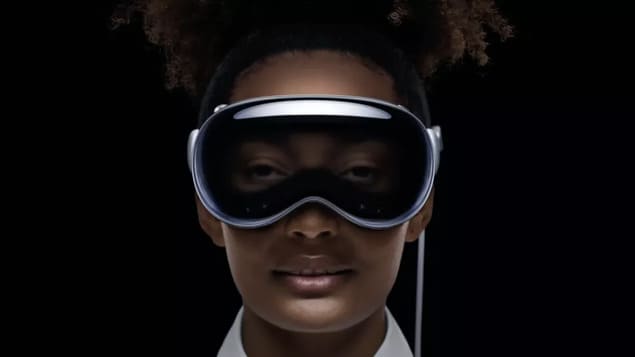 Гарнитура Apple Vision Pro в режиме дополненной реальности
