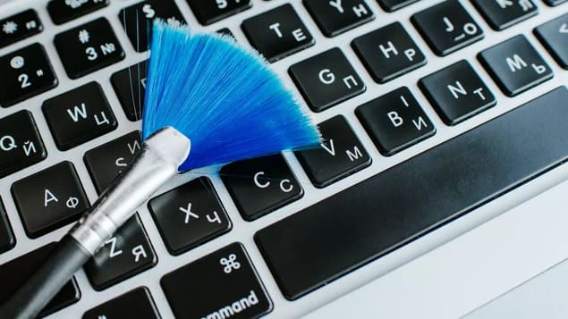 Как почистить клавиатуру MacBook