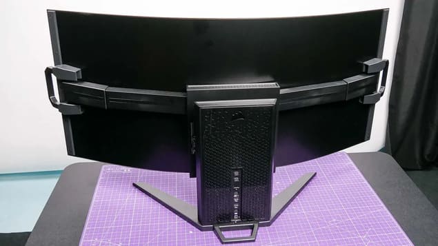 Изогнутый монитор Corsair Xeneon Flex