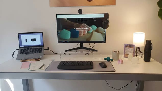 Logitech Wave Keys в домашнем офисе