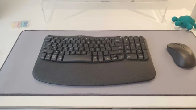 Графитовая Logitech Wave Keys