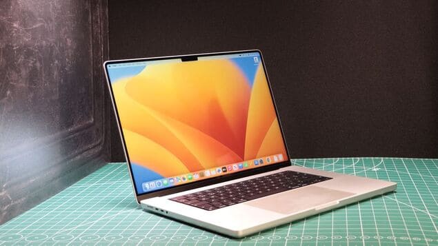 Ноутбук для студента меда - Apple MacBook Pro 16 (2023)