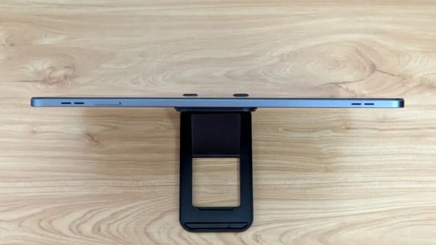 Планшет Honor Pad X9 на подставке