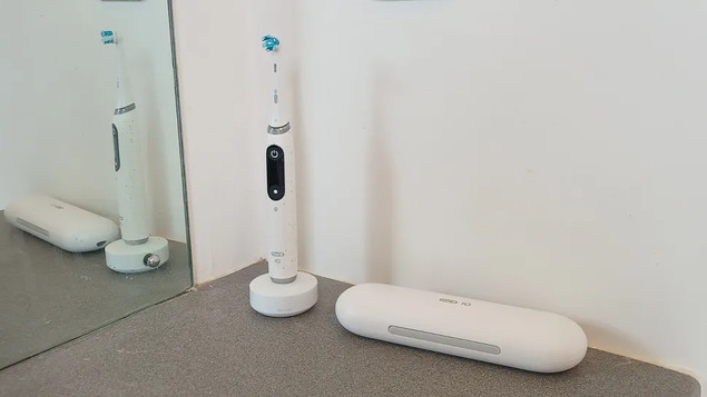 Электрическая зубная щетка Oral-B iO Series 10
