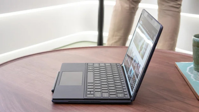 Гибкий ноутбук HP Spectre Fold 17