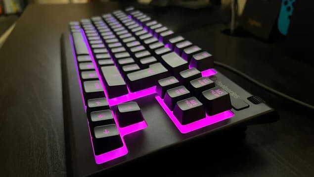Недорогая игровая клавиатура SteelSeries Apex 3 TKL