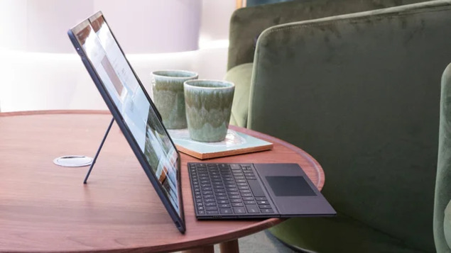 Режим компьютера HP Spectre Fold 17