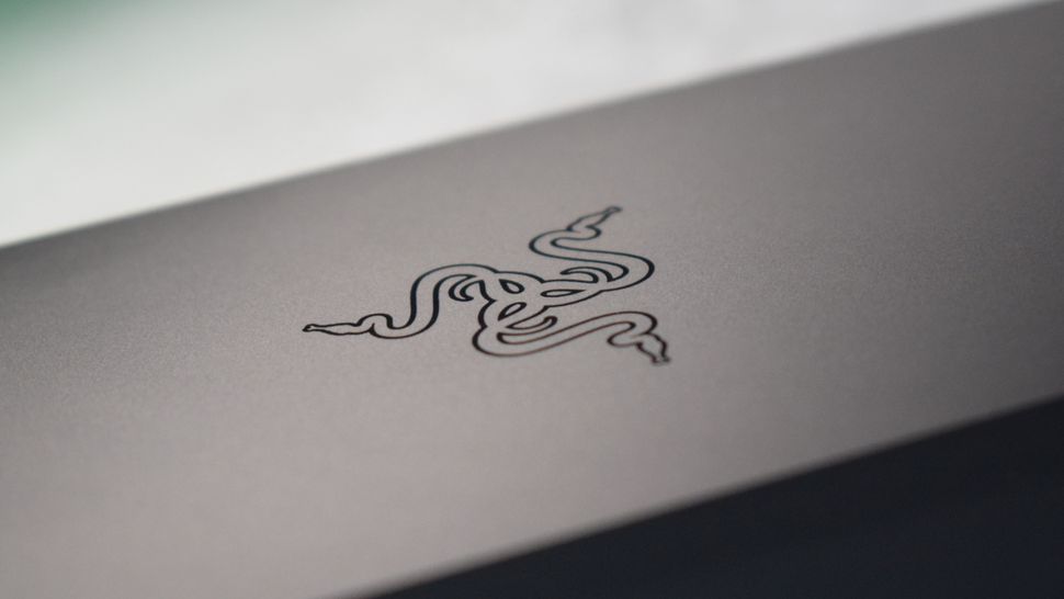 Логотип Razer на док-станции