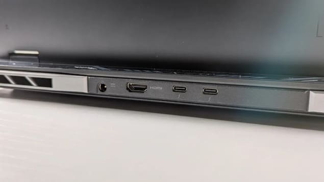 Порты сзади Acer Predator Helios Neo 18
