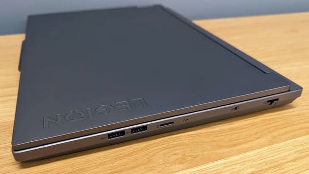Порты правой стороны Lenovo Legion 5i (Gen 9)