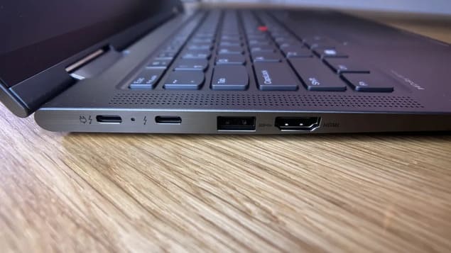 Порты слева Lenovo ThinkPad X1 Yoga Gen 8