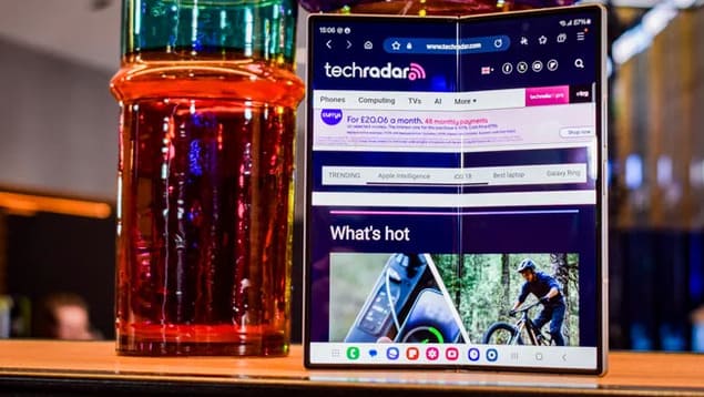 Складной смартфон Samsung