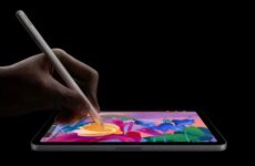 Рисование с помощью Apple Pencil на экране iPad Mini 7