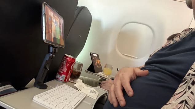 Работа за iPad mini в самолёте