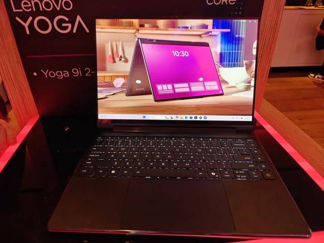 Lenovo Yoga 9i 2-in-1 Aura Edition на CES 2025