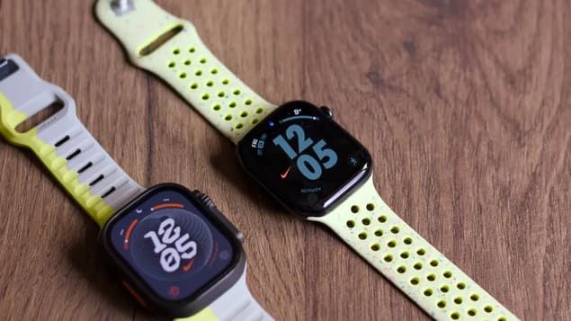 Apple Watch на столе