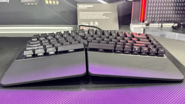 Игровая клавиатура Asus на Computex 2025