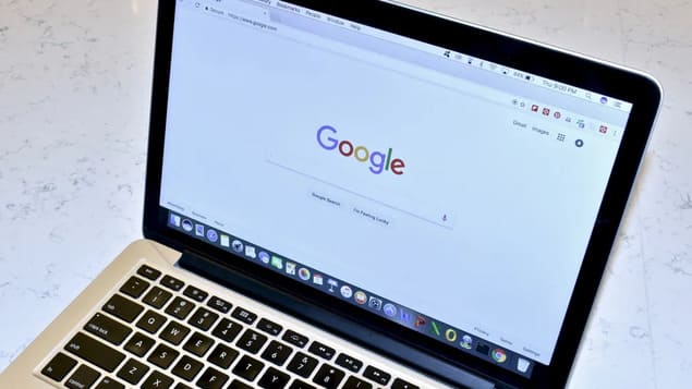 Поиск Google Search на ноутбуке