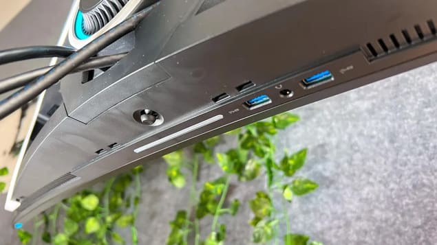 Порты и джойстик Alienware 34 QD-OLED