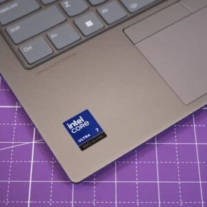 Наклейка Intel Core Ultra 7 на ноутбуке