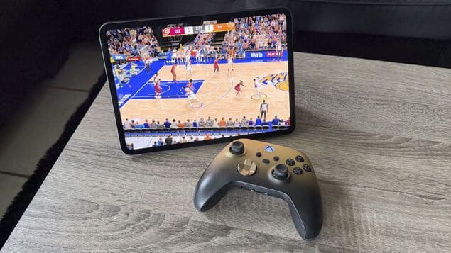 Планшет Apple iPad Pro M5 с OLED экраном и игровым контроллером