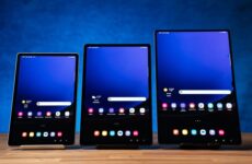 Три планшета Samsung Galaxy Tab S11 с OLED-экранами разного размера на столе