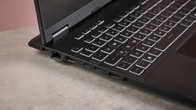 Порты слева ASUS TUF Gaming A16 (2025)