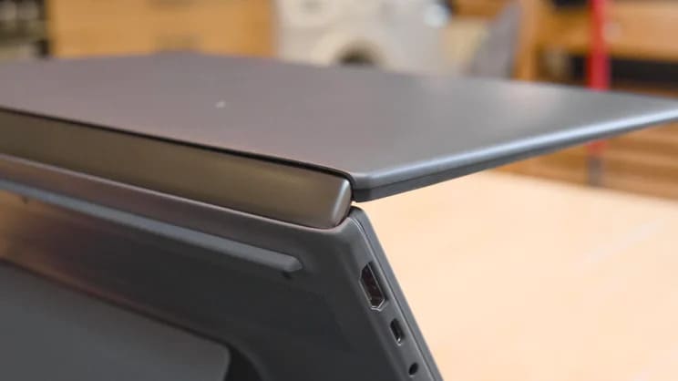 Новый шарнир Asus Zenbook Duo (2026) с уменьшенным зазором между экранами