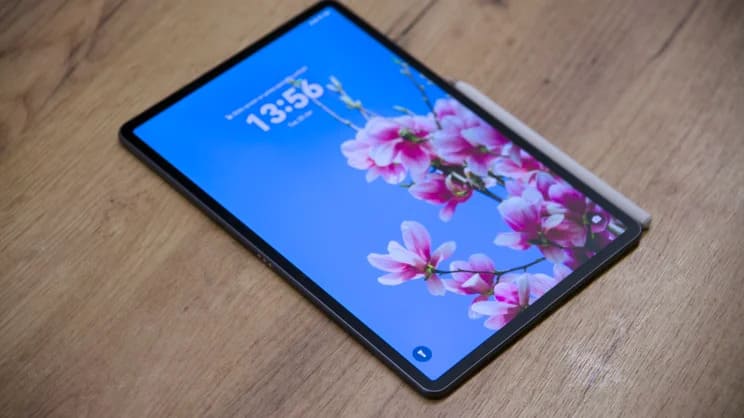 Huawei MatePad 11.5 S (2026) в портретной ориентации с матовым экраном PaperMatte