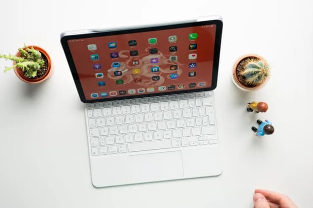 iPad Air 2026 с Magic Keyboard клавиатура и рабочий режим