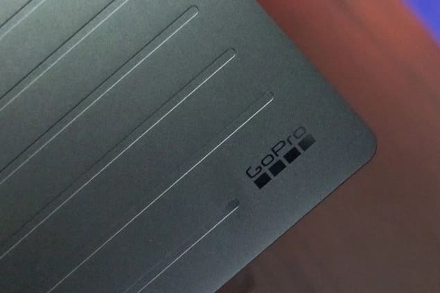 Логотип GoPro на крышке ноутбука Asus ProArt PX13