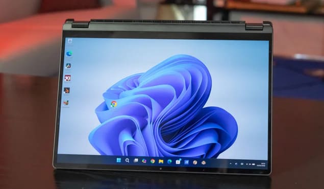 Asus ProArt PX13 в режиме планшета с шарниром 360 градусов