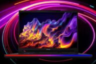 Игровой ноутбук MSI с узкими рамками экрана и логотипом на нижней панели