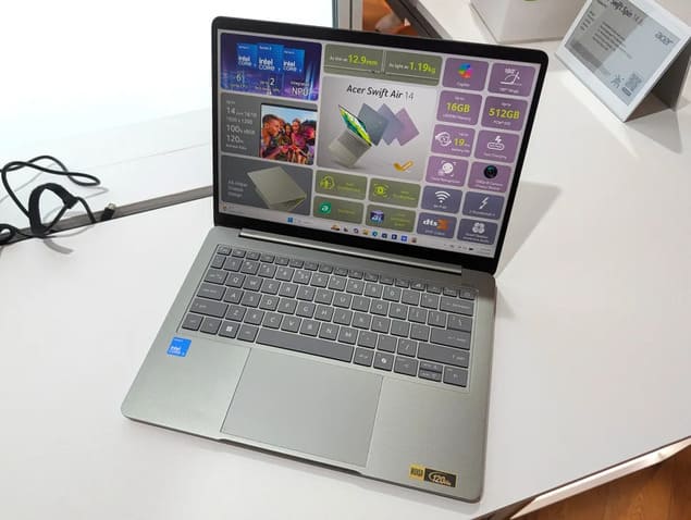 Открытый Acer Swift Air 14 с крупным трекпадом и 14-дюймовым экраном