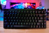 ASUS ROG Falchion Ace 75 HE с RGB-подсветкой на рабочем столе