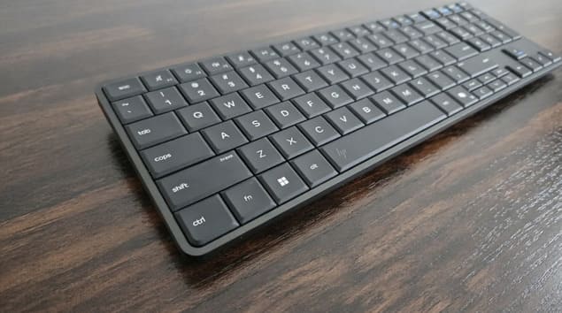 Клавиатура HP EliteBoard G1a крупным планом с низкопрофильными клавишами