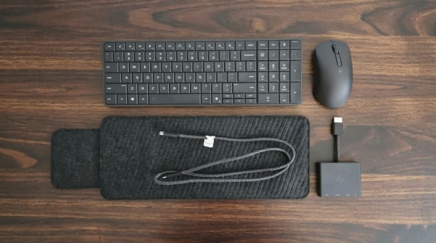 Комплект поставки HP EliteBoard G1a с клавиатурой, мышью, чехлом, кабелем и переходником