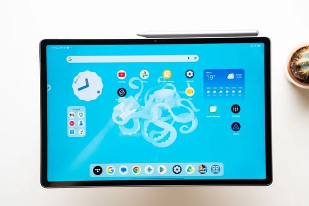 Lenovo Idea Tab Pro Gen 2 с рабочим столом Android и подключённым стилусом
