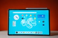 Lenovo Idea Tab Pro Gen 2 с 13-дюймовым экраном и стилусом на верхней грани