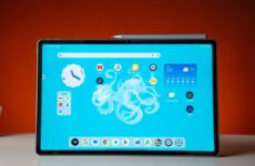 Lenovo Idea Tab Pro Gen 2 с 13-дюймовым экраном и стилусом на верхней грани
