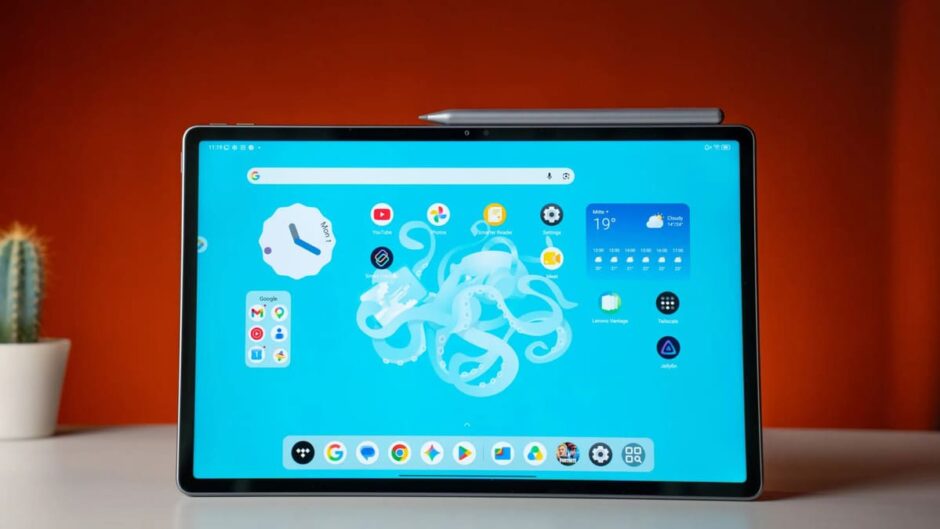 Lenovo Idea Tab Pro Gen 2 с 13-дюймовым экраном и стилусом на верхней грани