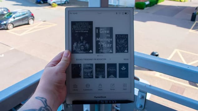Главный экран PocketBook InkPad One с библиотекой и магазином книг