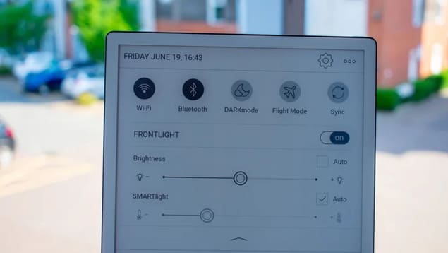 Настройки подсветки и SMARTlight на экране PocketBook InkPad One