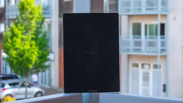 Задняя панель PocketBook InkPad One в чёрном матовом корпусе