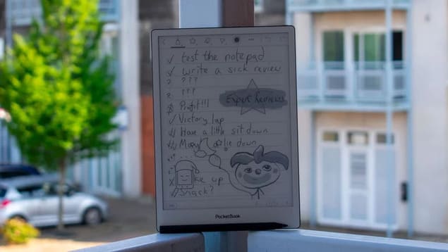PocketBook InkPad One с открытыми рукописными заметками в обзоре